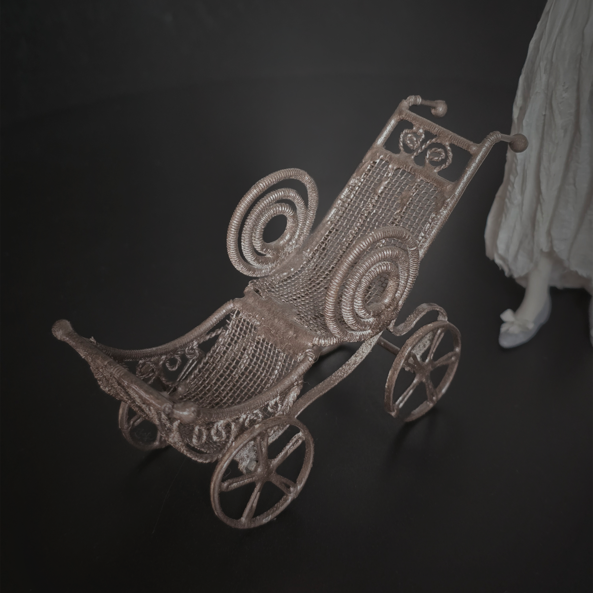 Victorian Doll Antique-Style Wire Mesh Miniature Baby Pram Carriage with Brass Finish