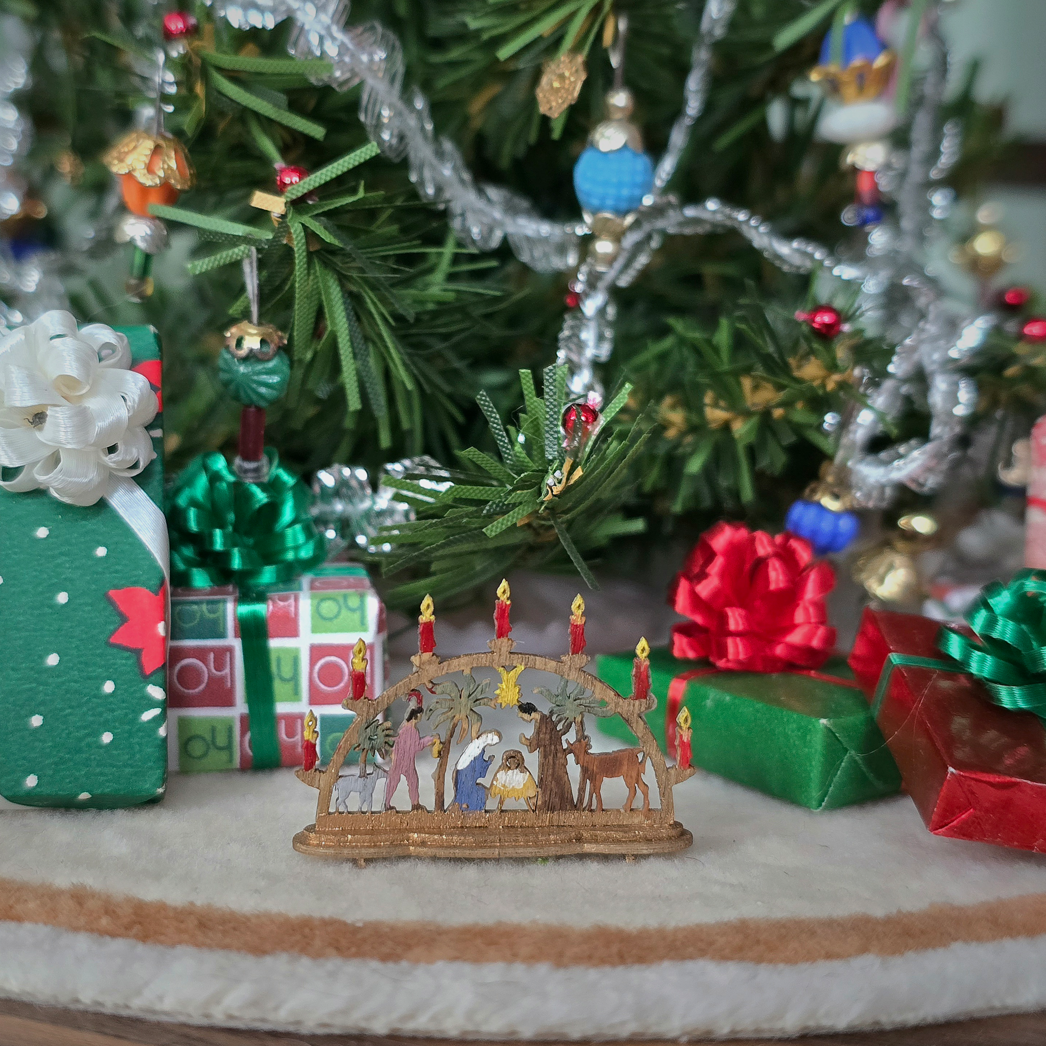 Miniature Schwibbogen Nativity Scene – Hand-Carved Wood