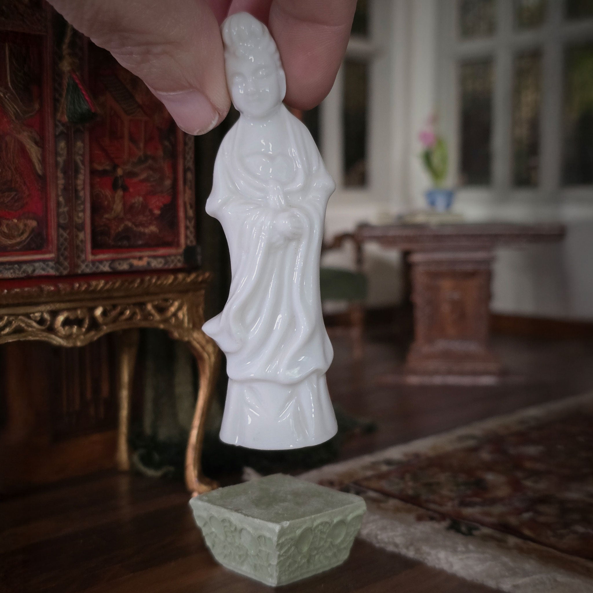 Porcelain Guan Yin Goddess of Compassion Statue Asian Zen Garden Home Decor
