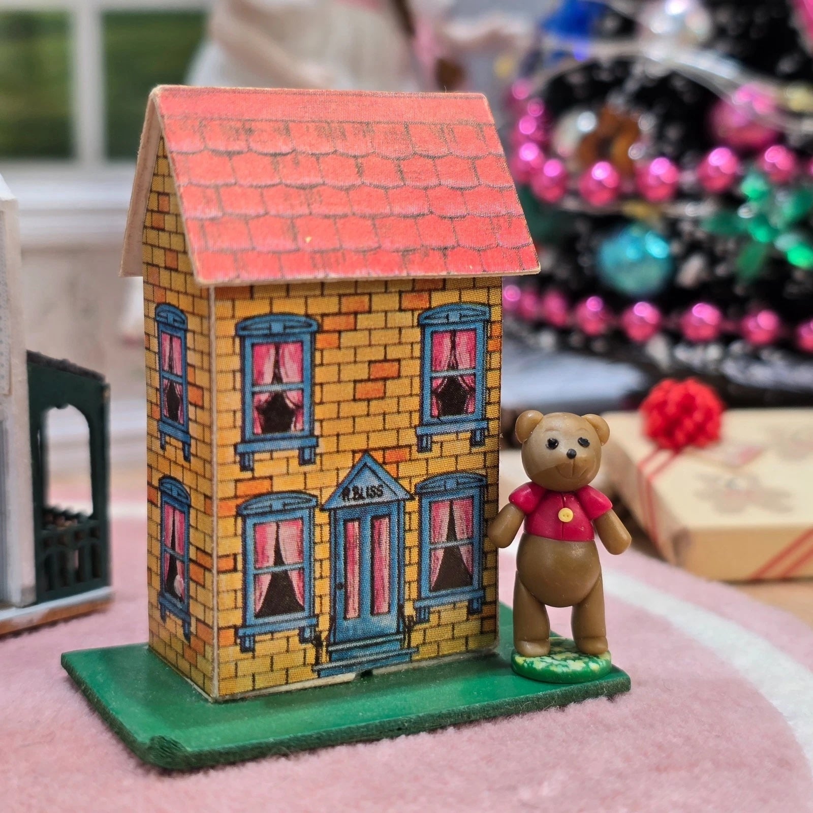 Artisan Hand-Sculpted Storybook Toy Teddy Bear Dollhouse Shelf Sitter