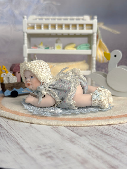 1:6 Maree Massey Baby Girl RARE SIZE Dollhouse Doll Jointed Porcelain, left side