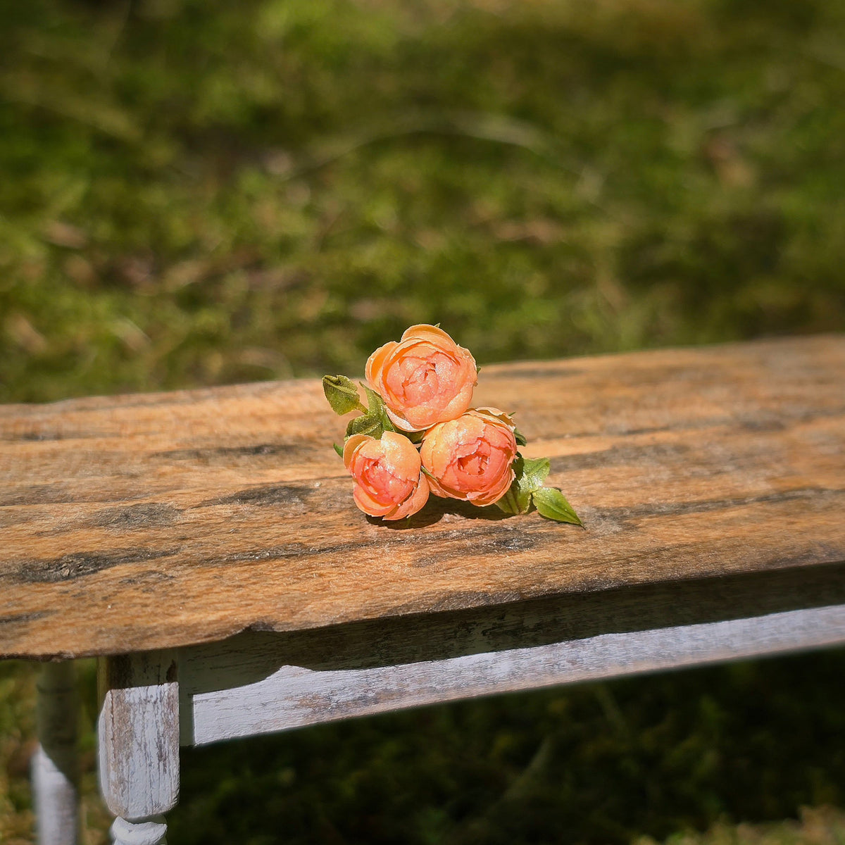 Gosia Suchodolska IGMA Artisan Miniature Coral Triple Stem Rose Arrangement Magpie Exclusive
