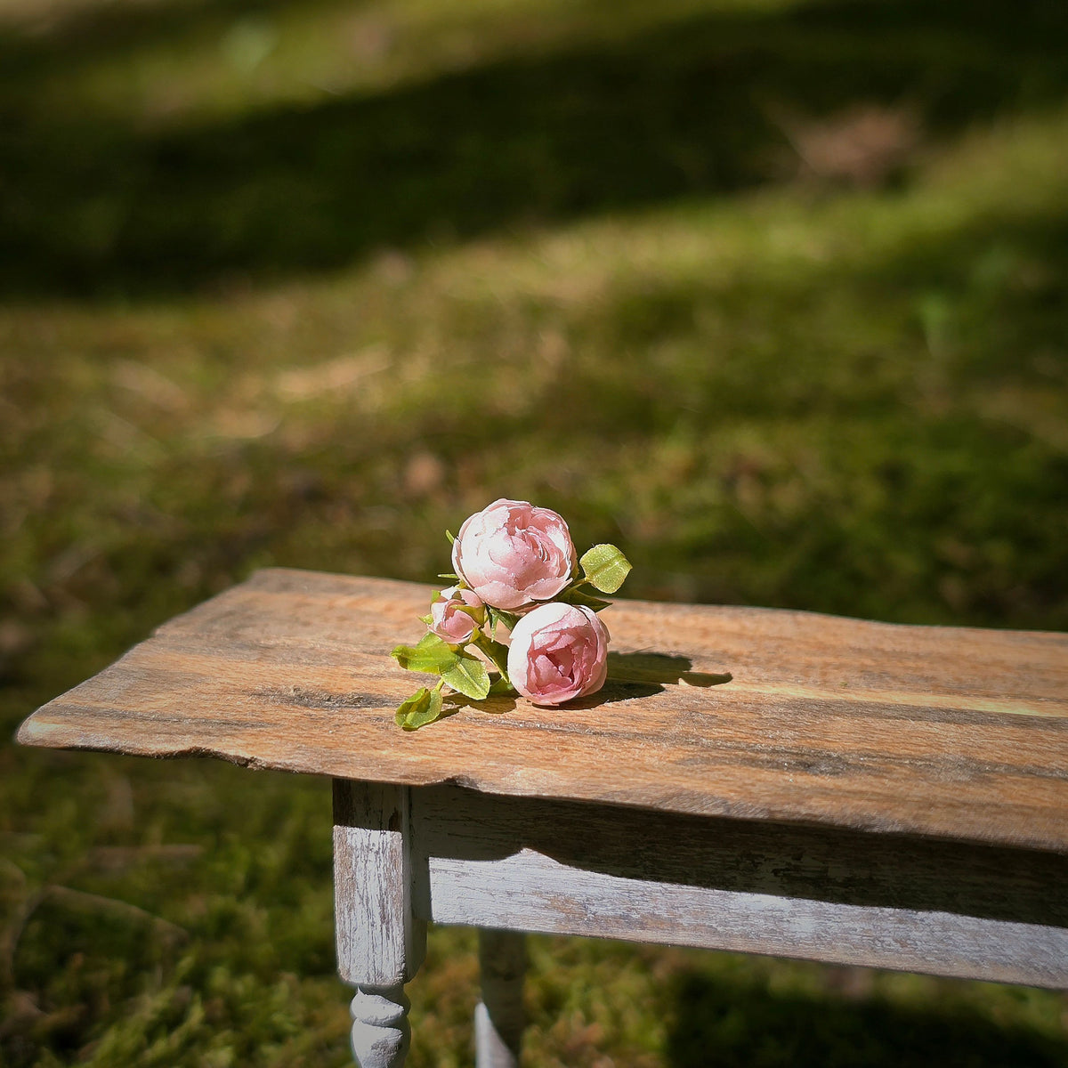 Gosia Suchodolska IGMA Artisan Miniature Blush Pink Triple Stem Rose Arrangement Magpie Exclusive