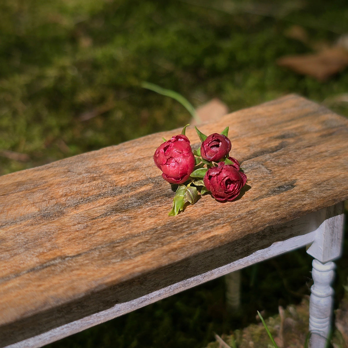 Gosia Suchodolska IGMA Artisan Miniature Ruby Red Triple Stem Rose Arrangement Magpie Exclusive (Copy)