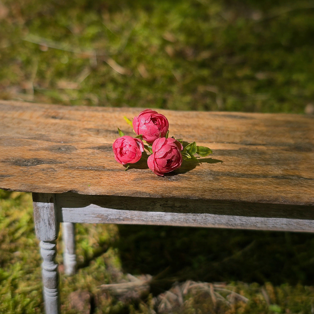 Gosia Suchodolska IGMA Artisan Miniature Fuchsia Triple Stem Rose Arrangement Magpie Exclusive