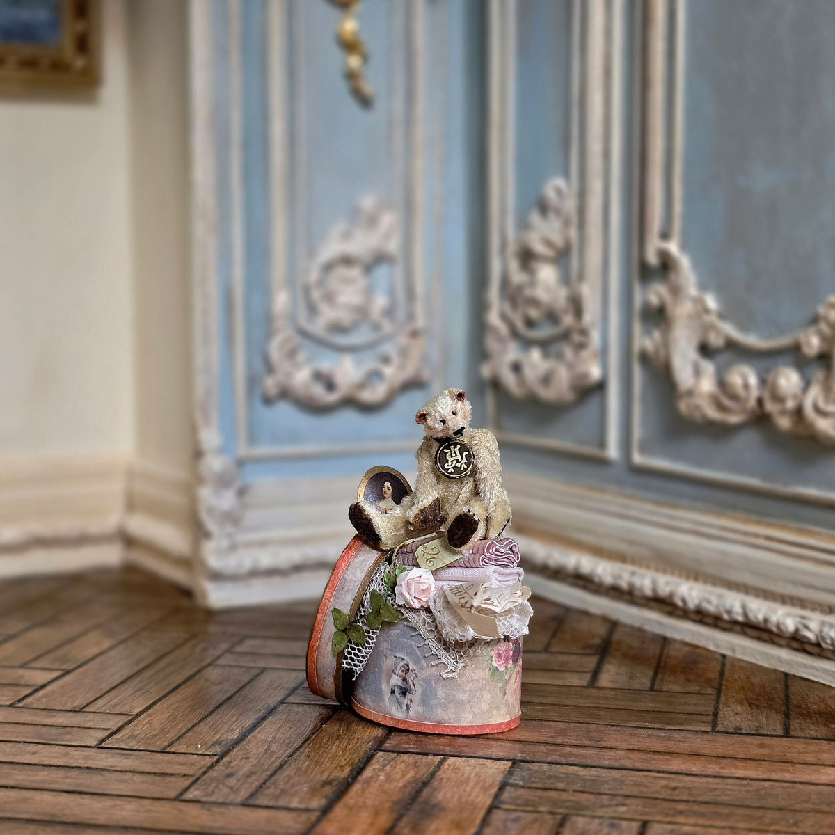 Marie-Pierre Gratias MP Creations Teddy Bear Vignette Sitting on Victorian Hat Box