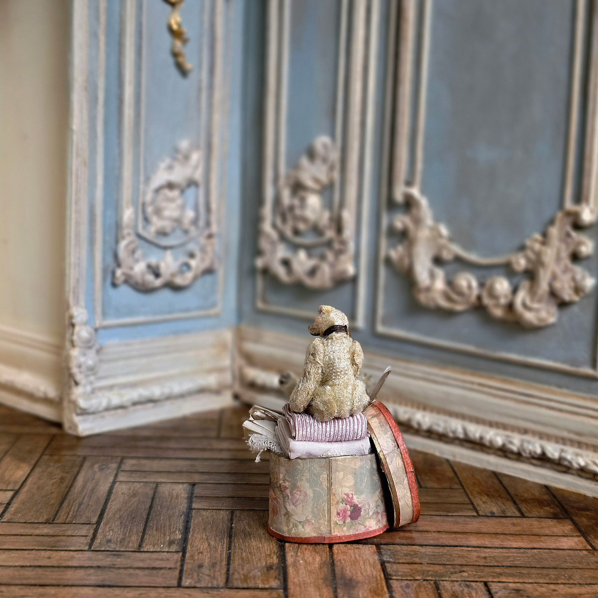 Marie-Pierre Gratias MP Creations Teddy Bear Vignette Sitting on Victorian Hat Box