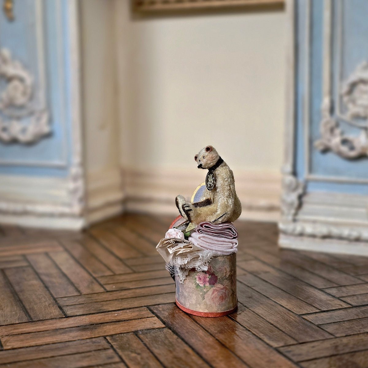 Marie-Pierre Gratias MP Creations Teddy Bear Vignette Sitting on Victorian Hat Box