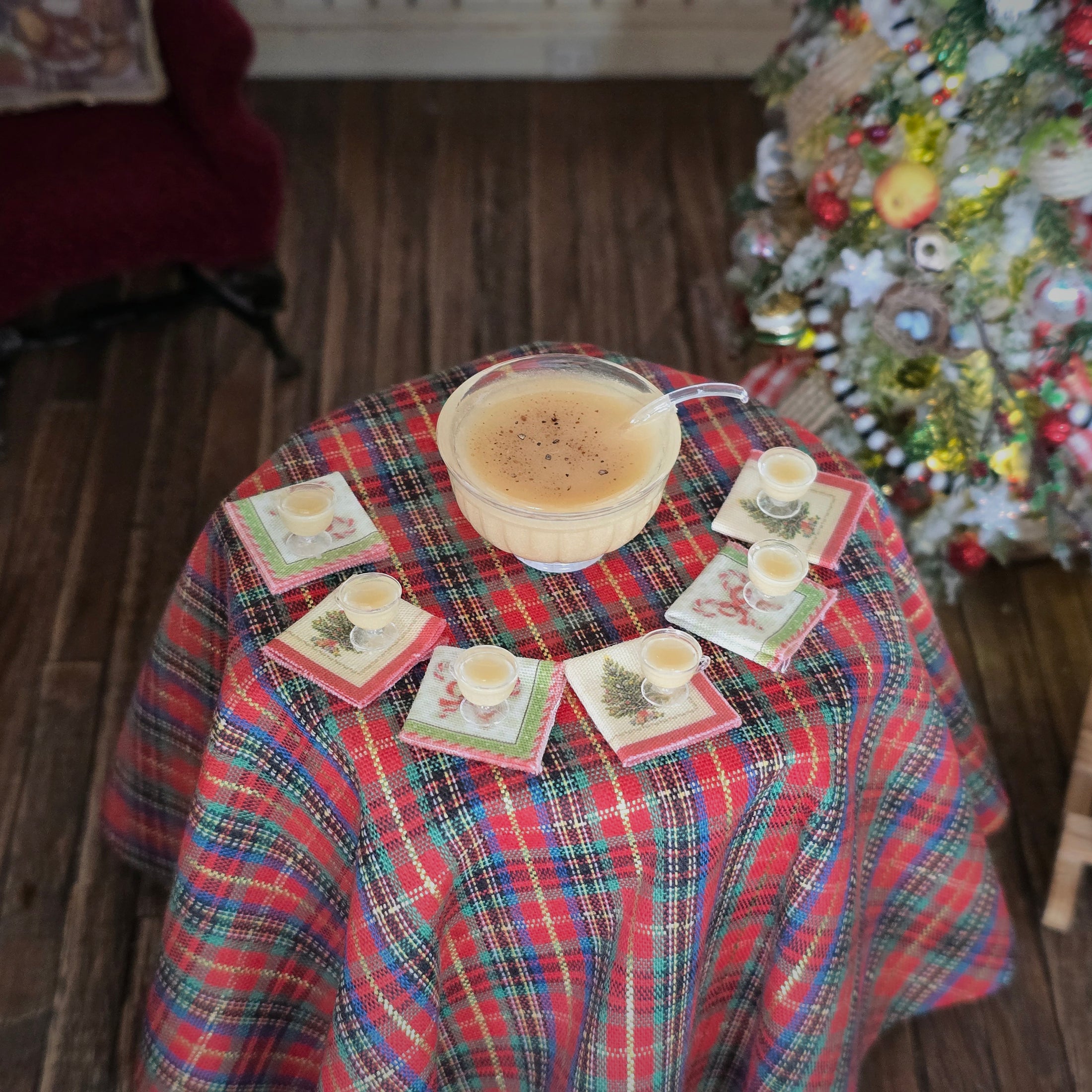 eggnog miniature dollhouse serving set, top view on table