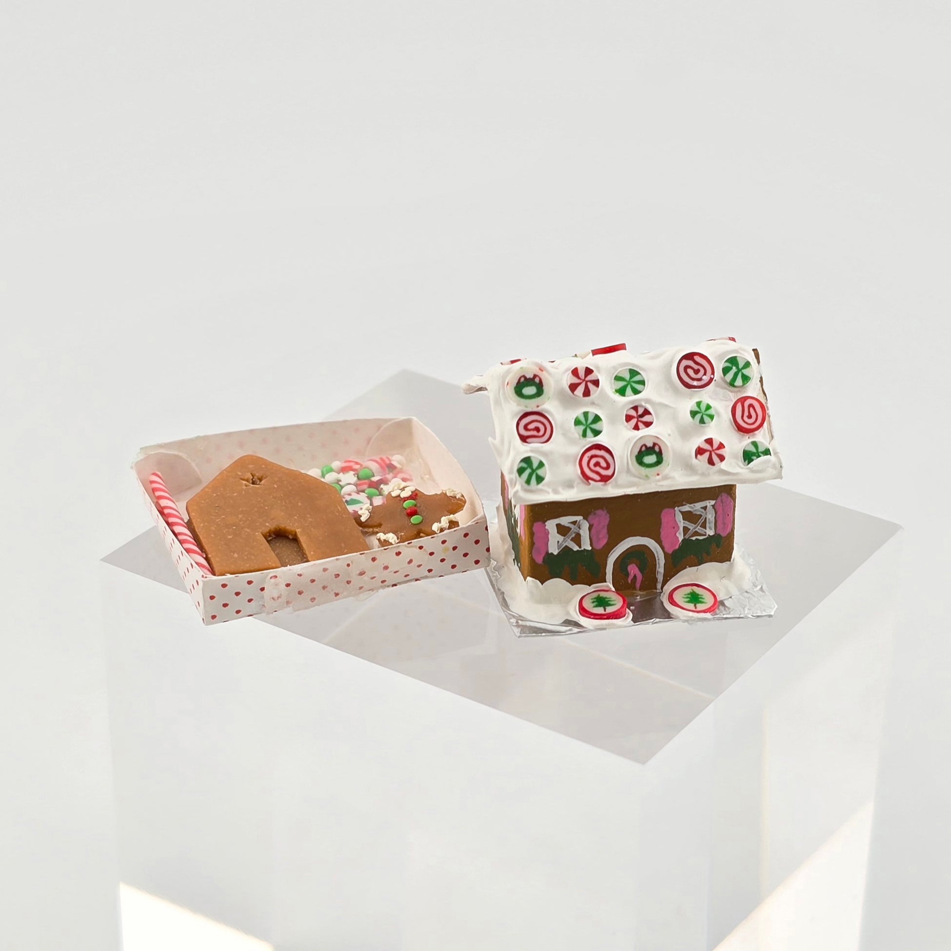 1:12 Christmas Gingerbread House Kit & Assembled Cottage