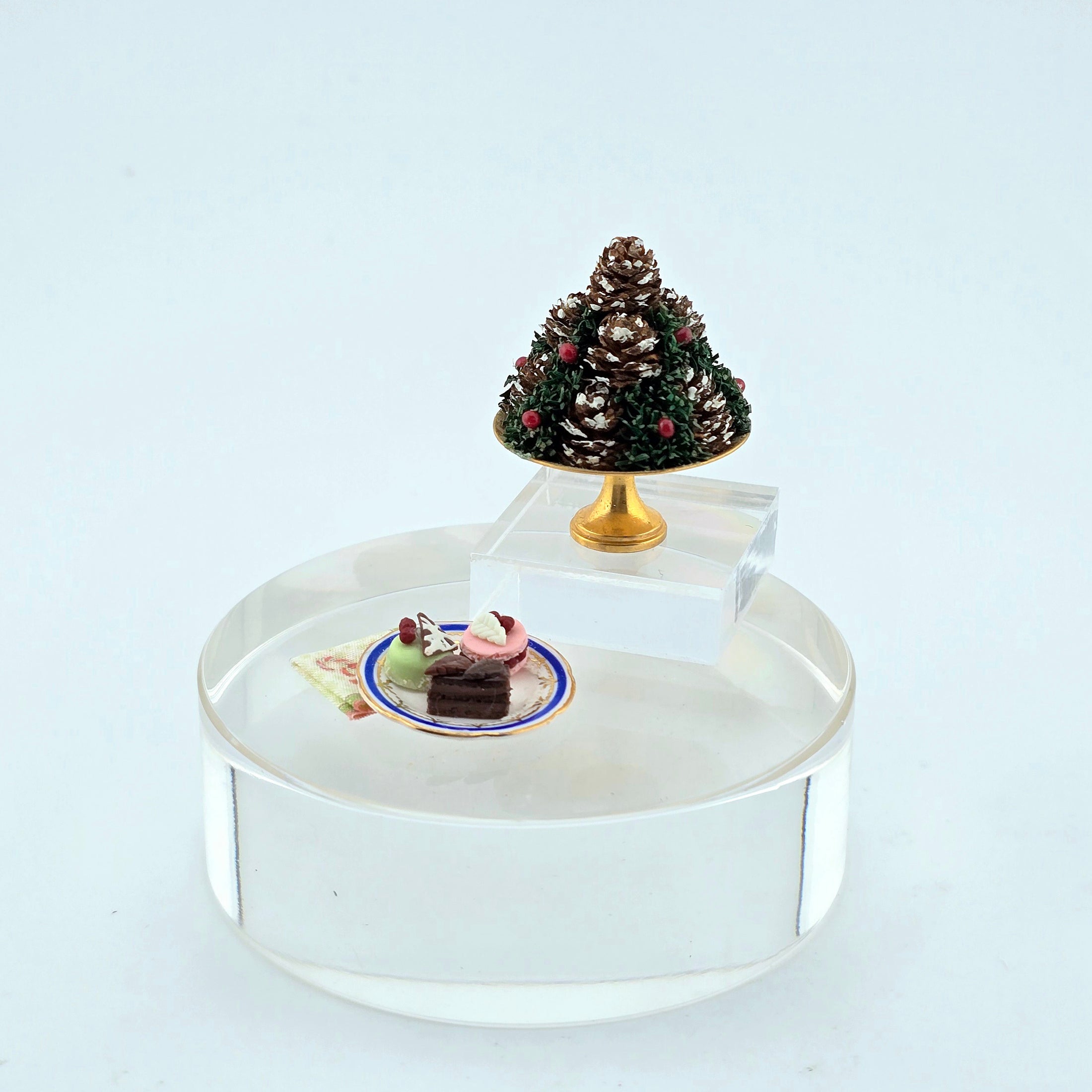 centerpiece and plate of pastries