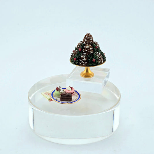 centerpiece and plate of pastries