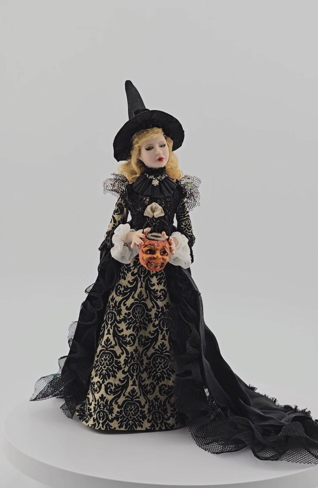 360 video of the witch doll