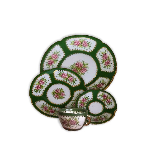 Teresa Welch 2014 Green & Pink Rose 4-Piece Place Setting